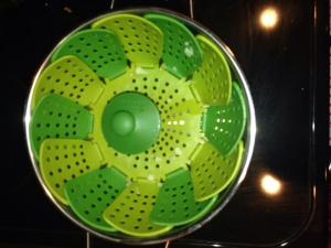 See this lil steamer fits perfectly in the pot. And as you can see the water isn't coming through the holes, because it shouldn't. Booyah, Renee!